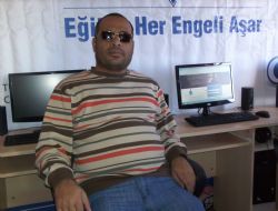 Görme engelliler kılavuz yolda yürüyecek